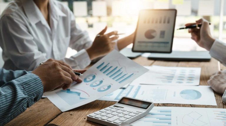 how startups can use competitor analysis